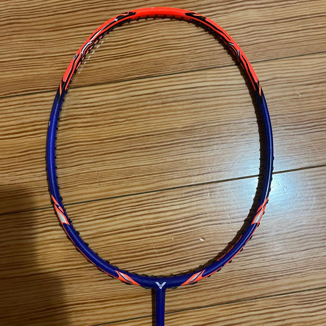 VICTORのバドミントンラケット4U5G