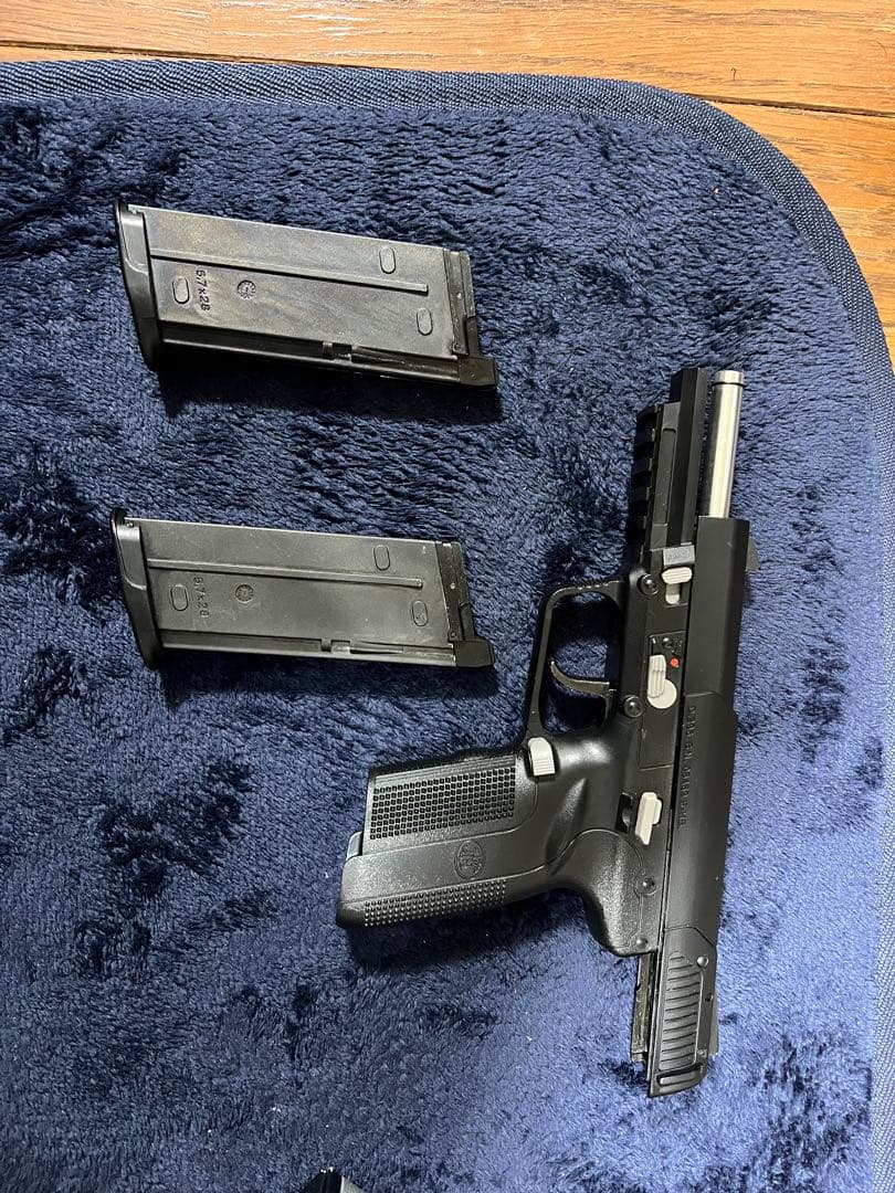 FN57 ガスガン マガジン2本付き