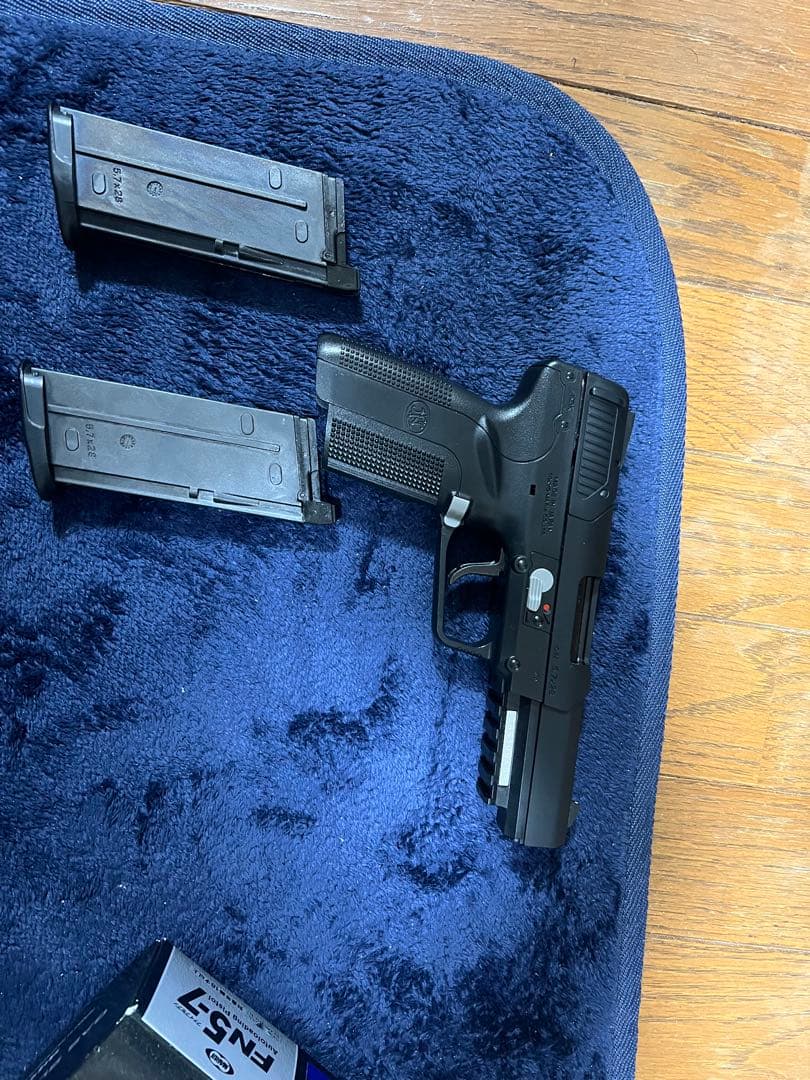 FN57 ガスガン マガジン2本付き