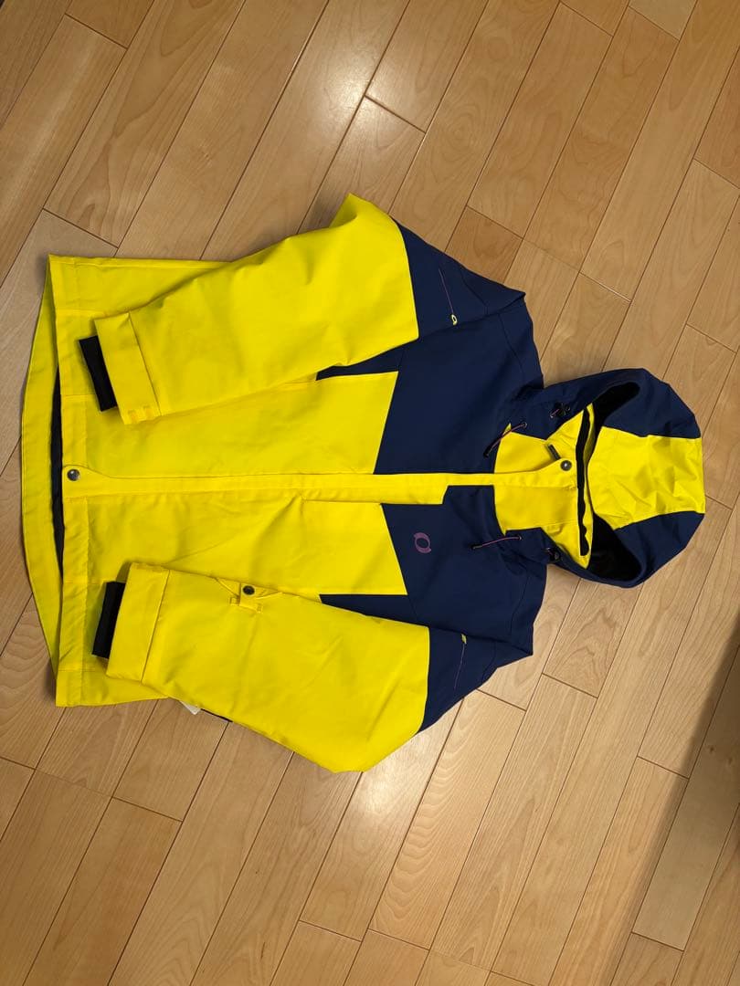 スキーウェア　オンヨネ　新品　黄色ベース