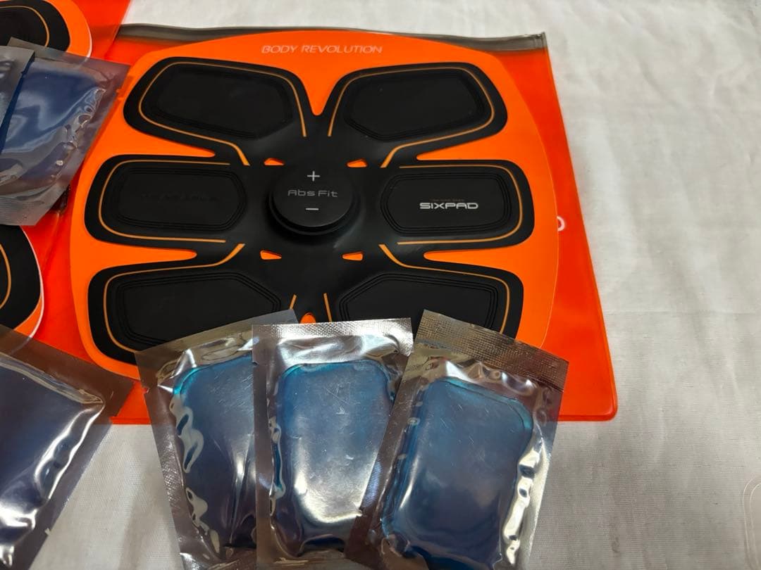 【SALE】新品ジェル付　SIXPAD アブズフィット、ボディフィット×2