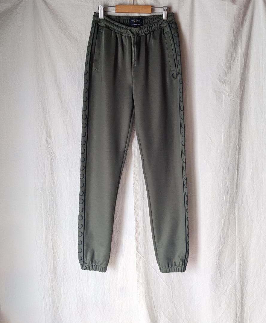 未使用美品　FRED PERRY フレッドペリー　トラックパンツ　ジャージ