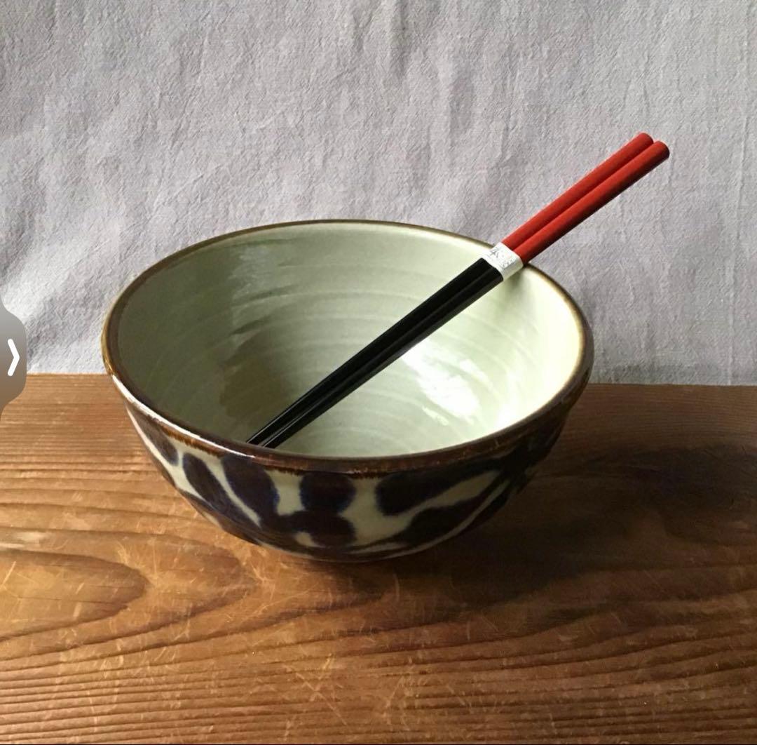 AAAです。新品美濃焼　琉球瑠璃唐草大麺鉢2枚・琉球ヌキ瑠璃唐草大麺鉢2枚