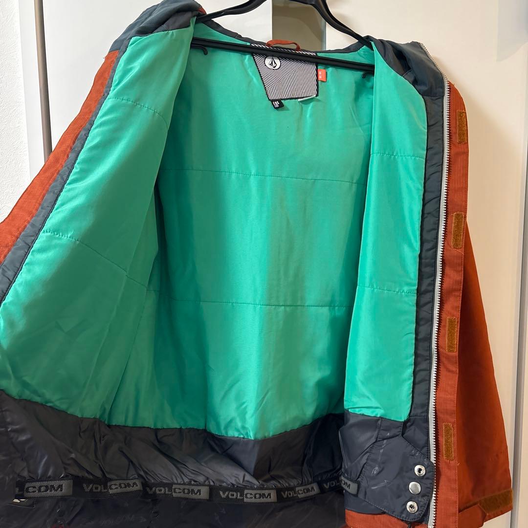 美品　Volcom スノーボードウェア　サイズＭ