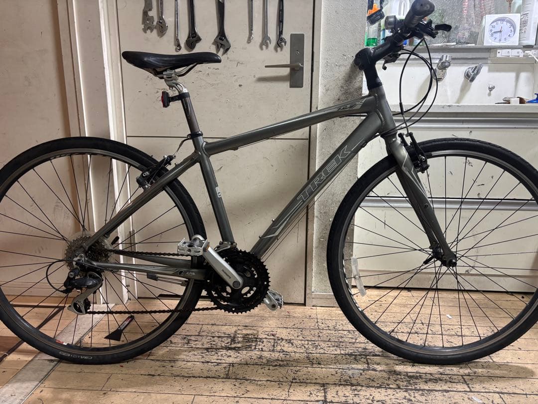 TREK 7.2FX トレックのクロスバイク グレー