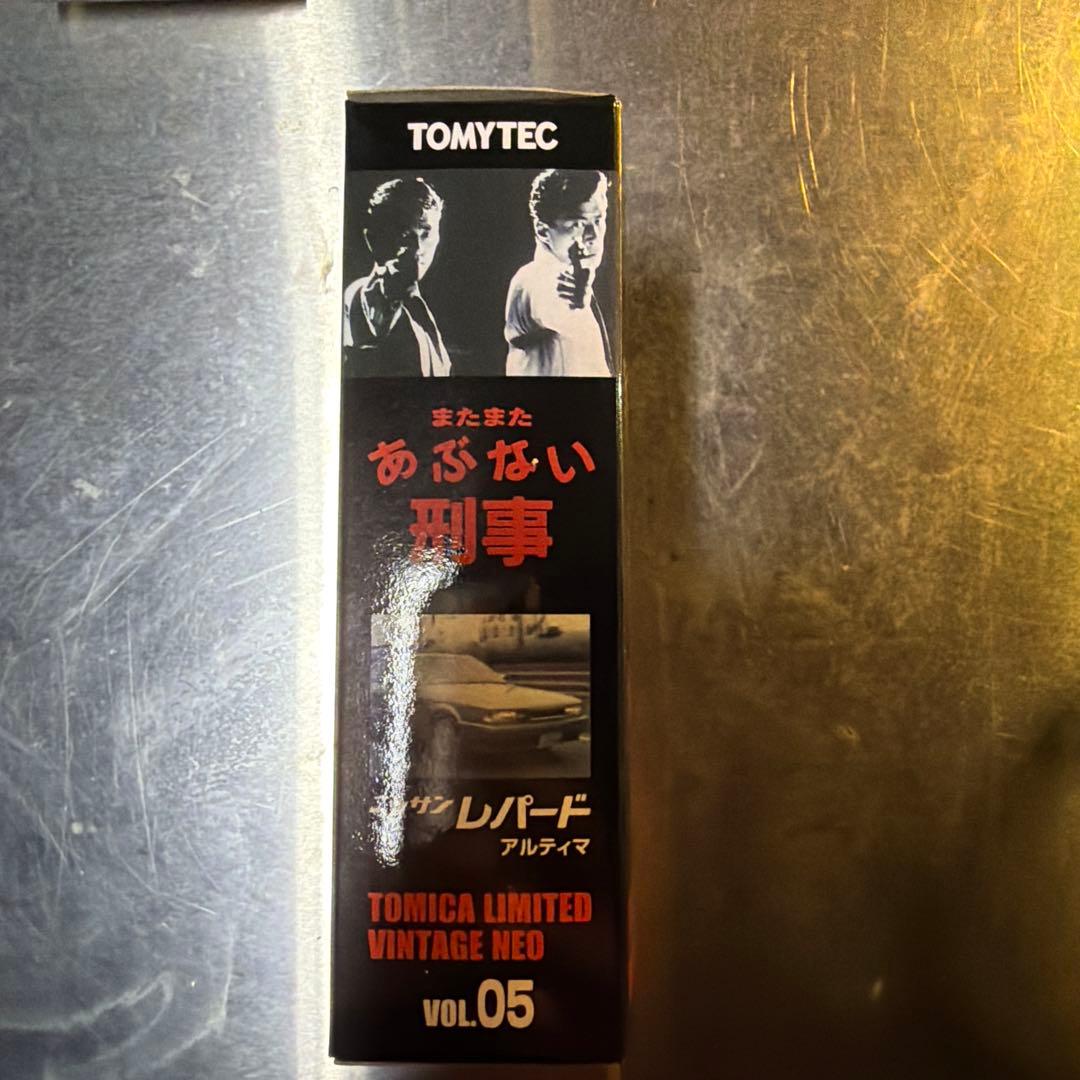 トミカリミテッドヴィンテージネオ ニッサン レパード またまたあぶない刑事