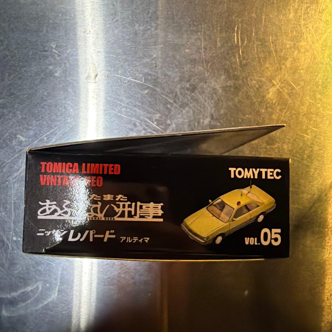 トミカリミテッドヴィンテージネオ ニッサン レパード またまたあぶない刑事