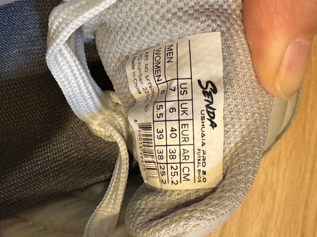 最終値引「ほぼ新品」Senda フットサルシューズ グレー/ホワイト　25.0