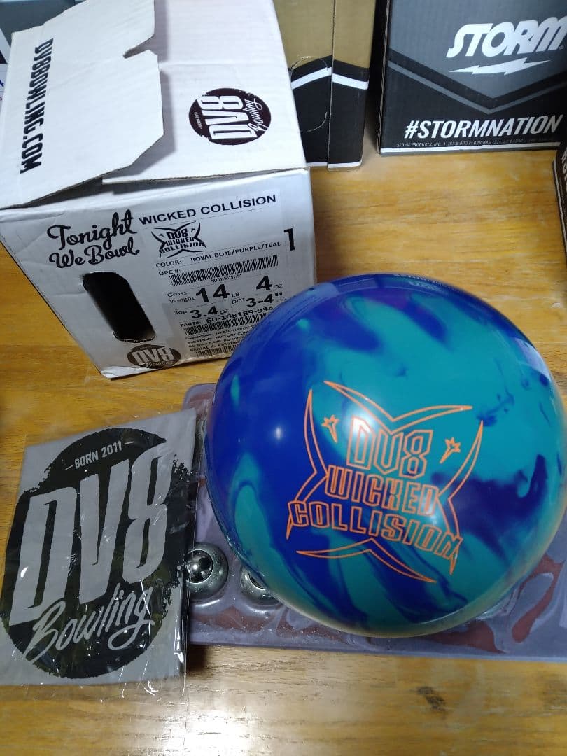 DV8 Wicked Collision ボウリングボール 14ポンド