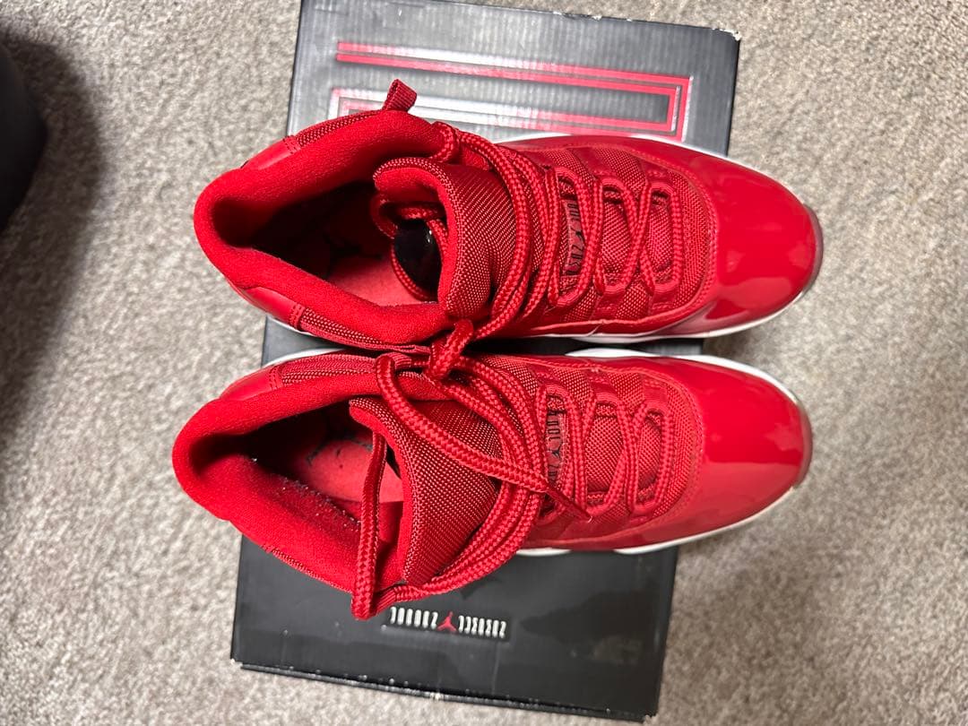 Air Jordan 11 レッド