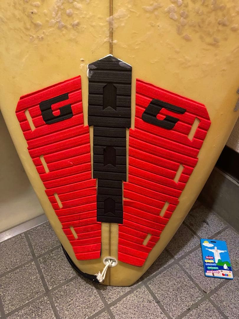 ショートボード クリーム色 スピンロゴ