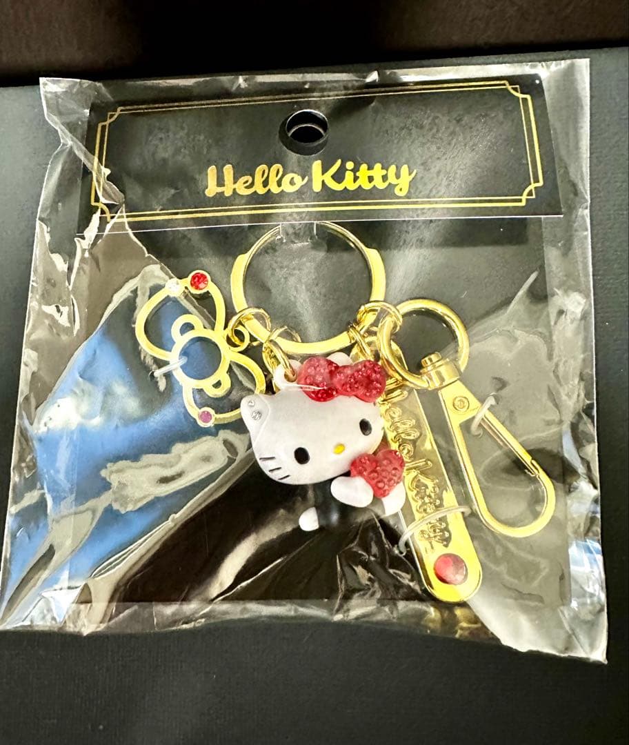 サンリオ　ストーン付き立体キーホルダー　クレヨンしんちゃんサンリオキャラクターズ