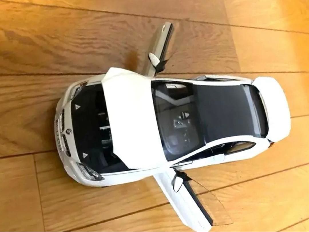  M6 Coupe Alpine White ミニカー