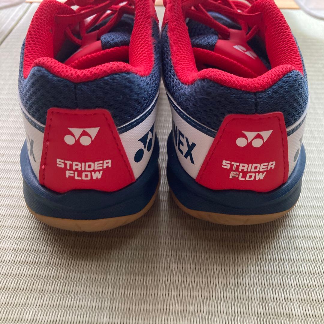 YONEX バドミントンシューズ ホワイト/レッド/ネイビー