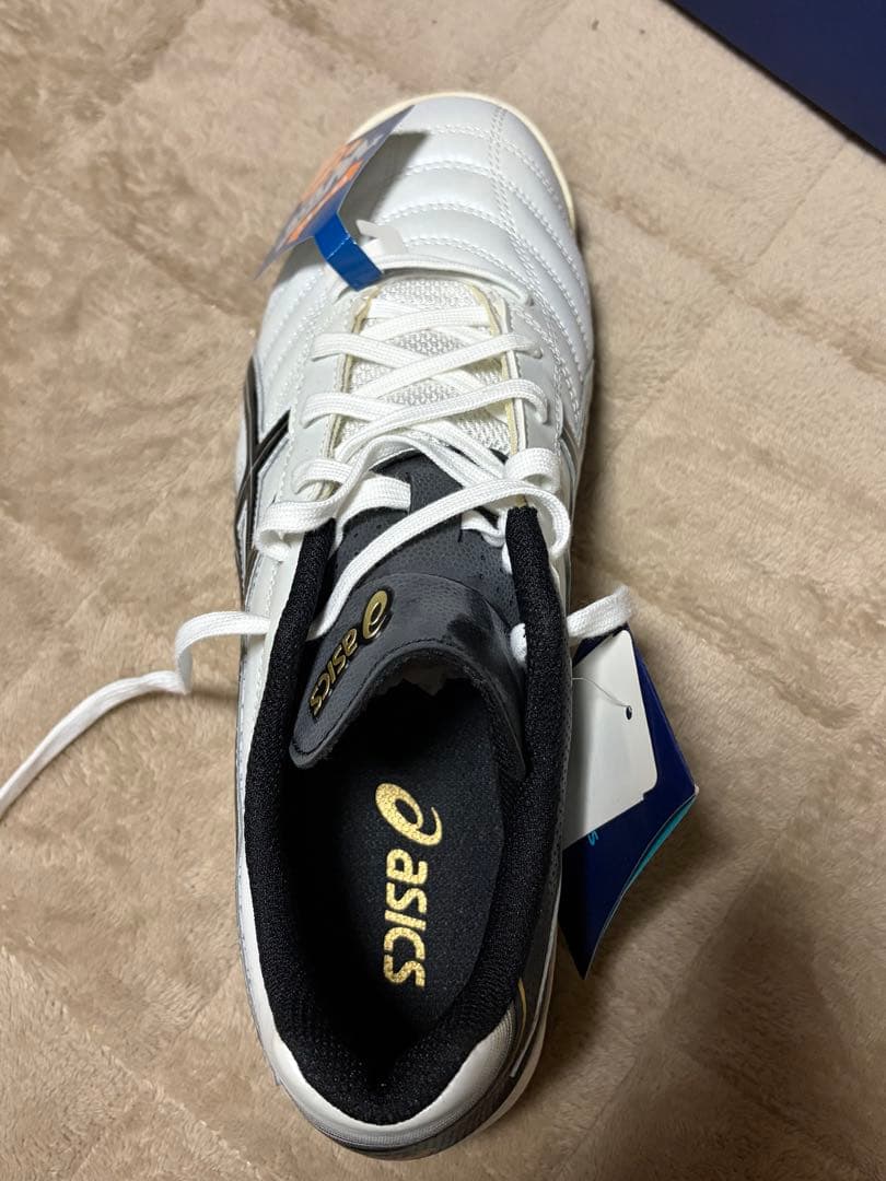 新品未使用　ASICS フットサルシューズ ホワイト/ブラック　27.5cm