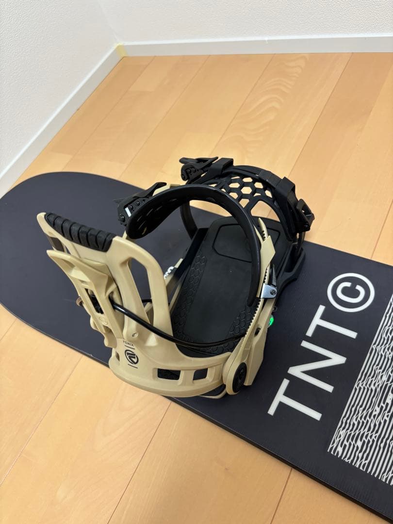 【使用回数4回】FNTC TNT スノーボード