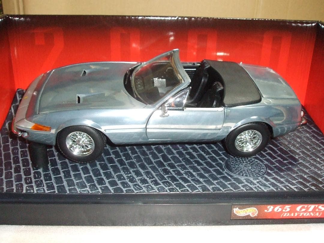 フェラーリ　３６５　ＧＴＳ／４　デイトナ　ミレニアム記念　マテル　１／１８
