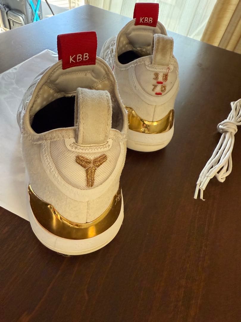 レア品 Kobe AD IDホワイトバスケットボールシューズ 25cm