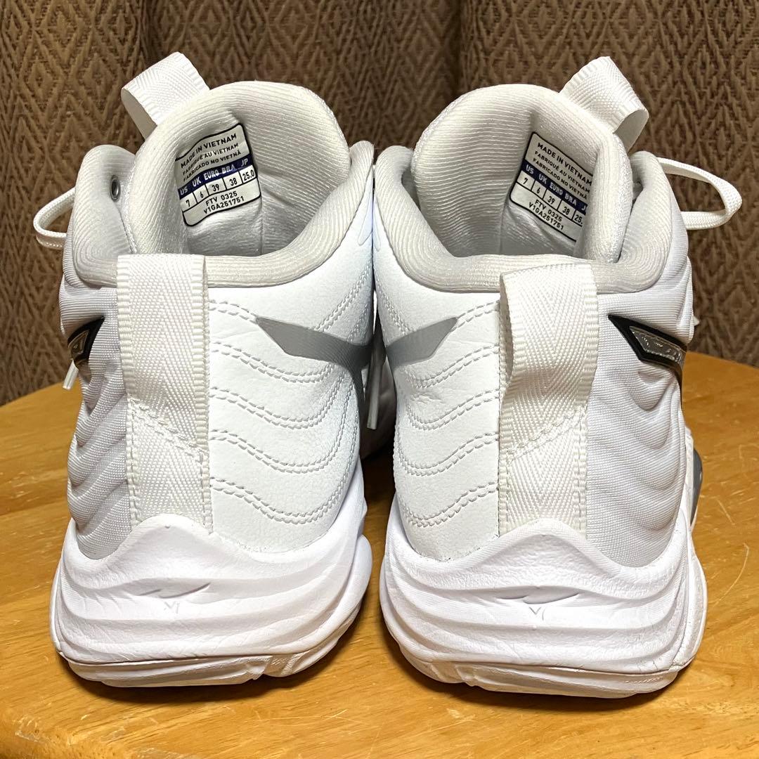 美品❗️MIZUNO ウエーブモーメンタム3 MID バレーボールシューズ25cm