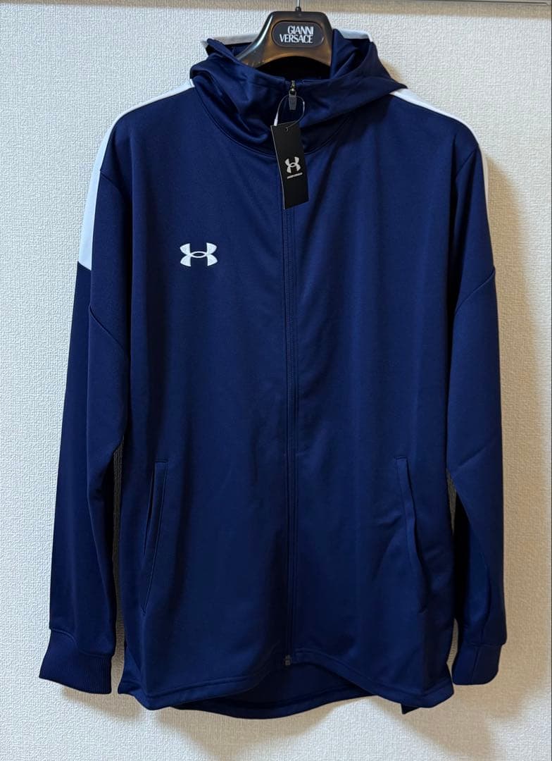 新品タグ付UNDERARMOURサイドラインジャケットXLネイビーUNISEX