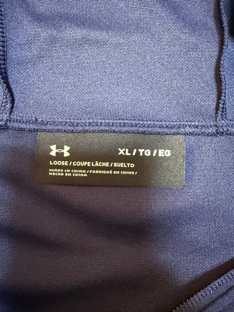 新品タグ付UNDERARMOURサイドラインジャケットXLネイビーUNISEX