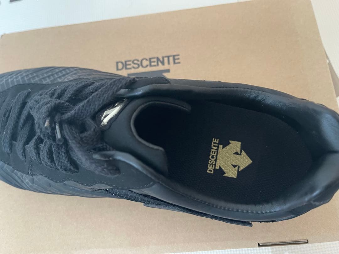 DESCENTE ブラック コウノエベルトスパイク2/29cm