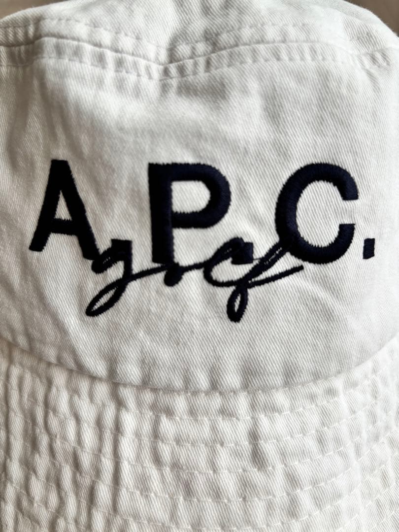 A.P.C GOLF ロゴ刺繍入り　バケットハット ホワイト　Mサイズ