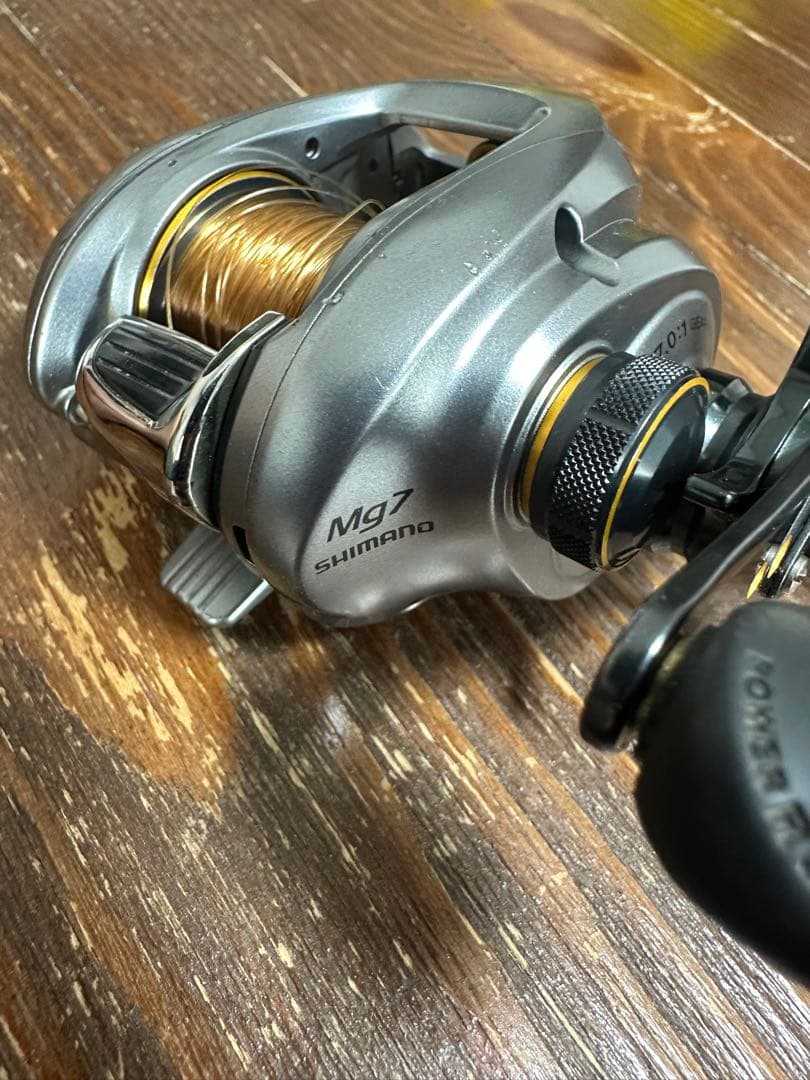 シマノ アルデバラン Mg7 右ハンドル