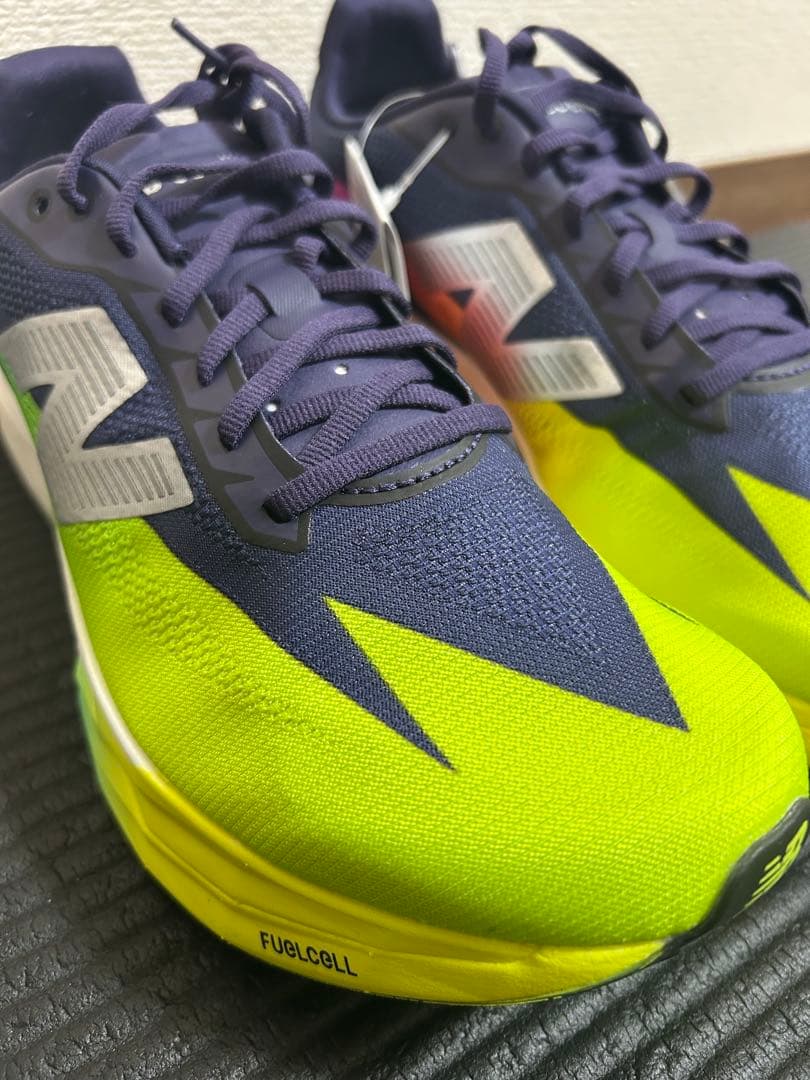 【新品未使用】New Balance フューエルセルスーパーコンプエリートV5