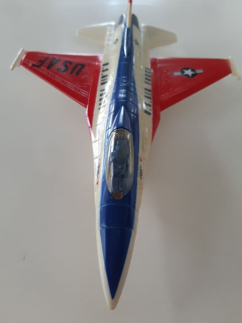 newray　F16