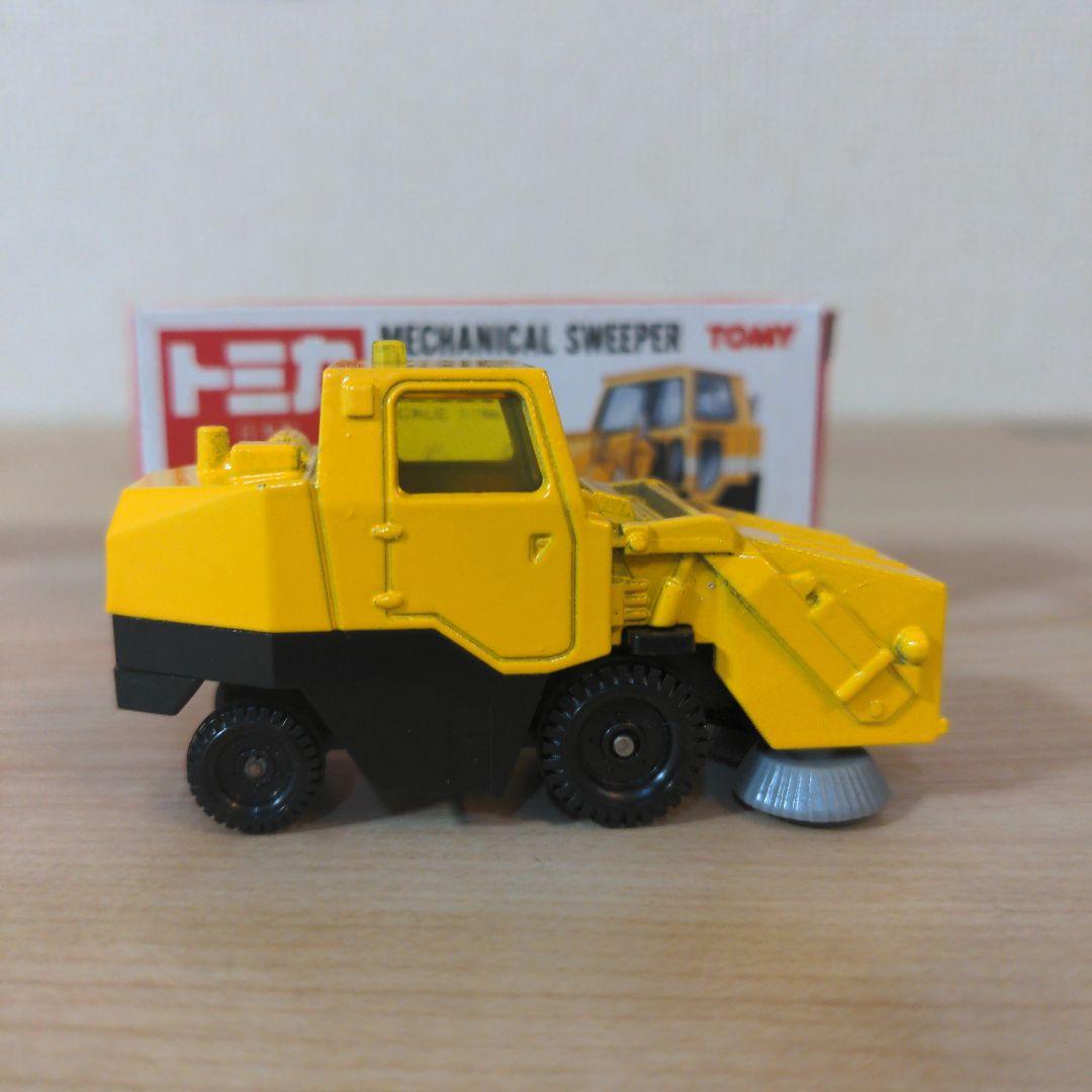 日本製トミカ　道路清掃車　ドルフィンダンプ　テレックスダンプ