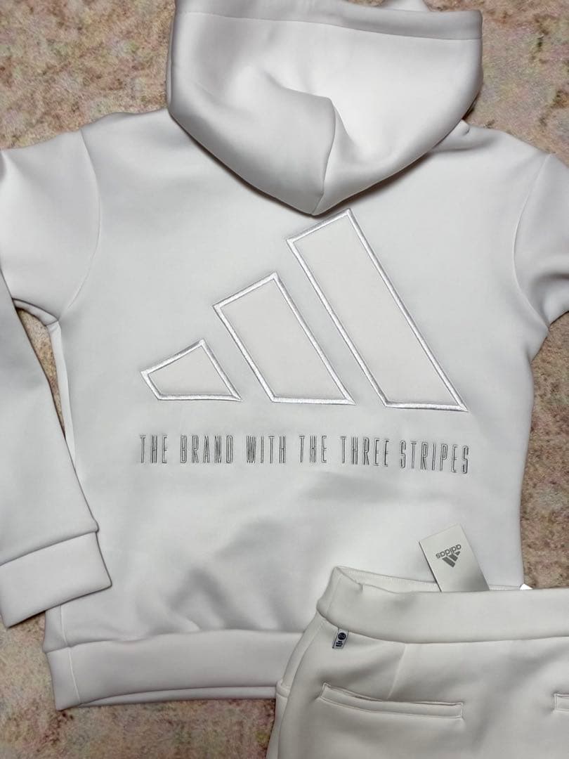 adidas ホワイト ダンボールニット ビッグロゴフーディー スカートセット