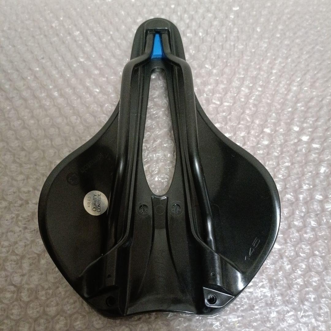 セライタリア NOVUS BOOST EVO SUPERFLOW TM サドル