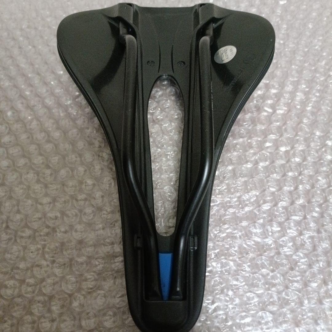 セライタリア NOVUS BOOST EVO SUPERFLOW TM サドル