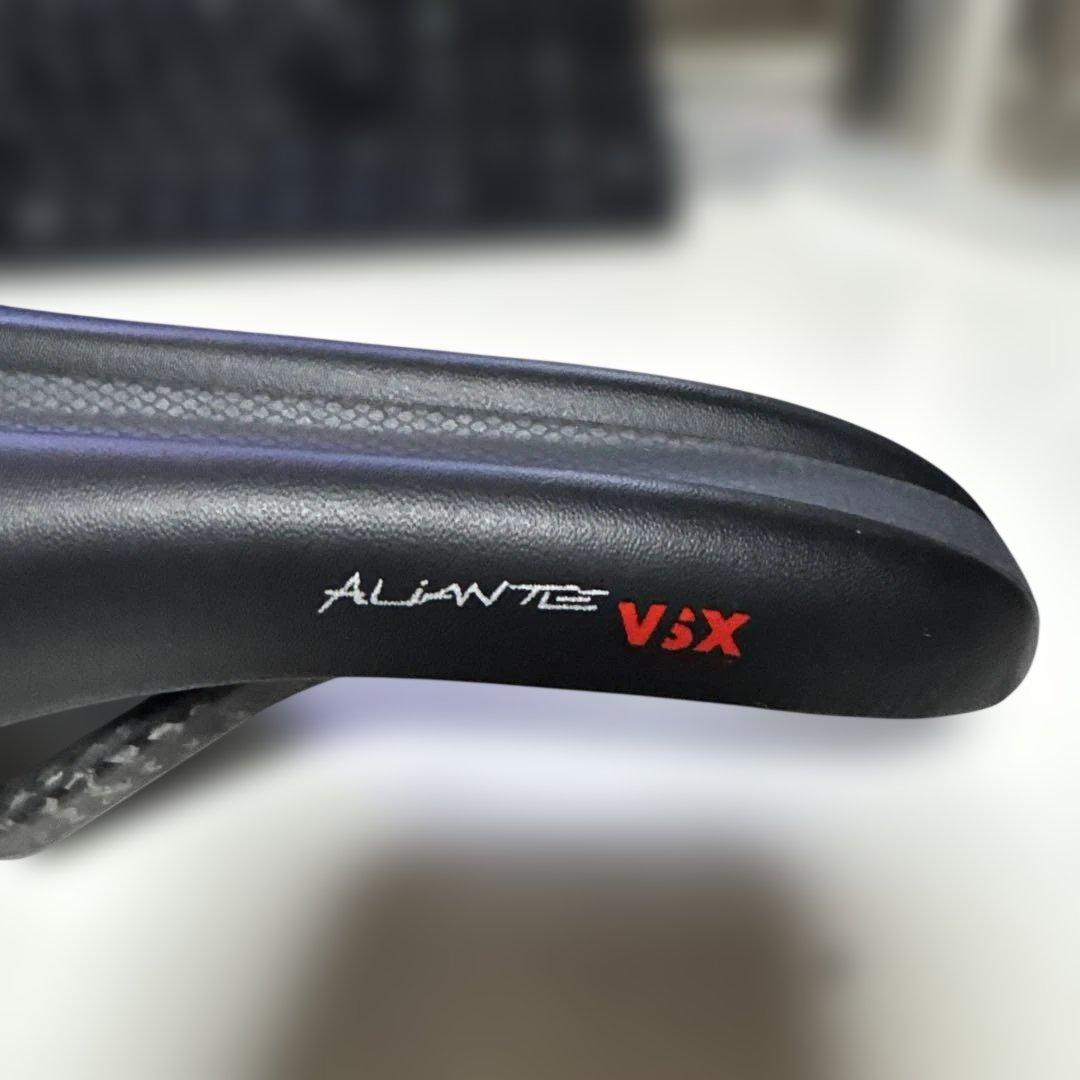 fi'zi:k Aliante VSX ブラックサドル