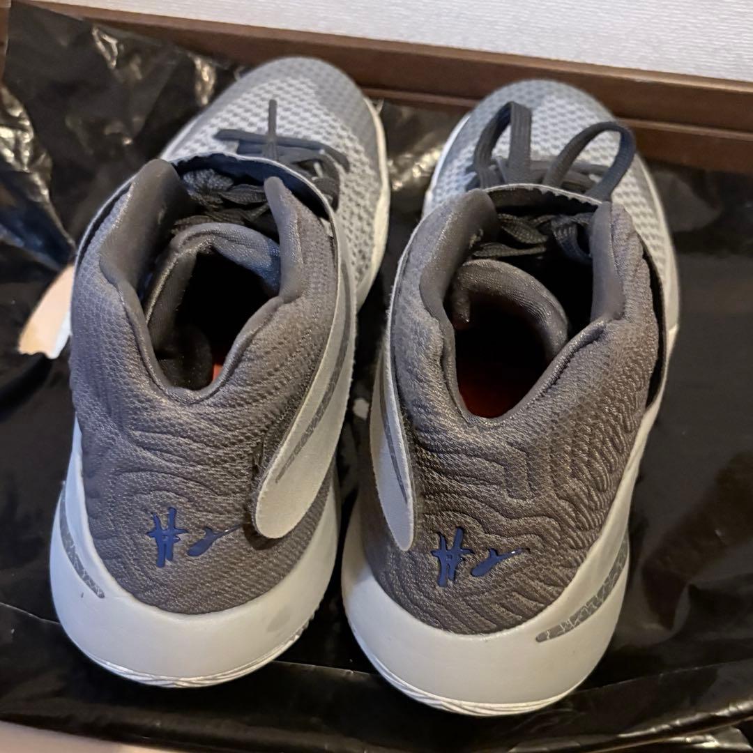 ナイキ カイリー2 ウルフグレー（Nike Kyrie 2）
