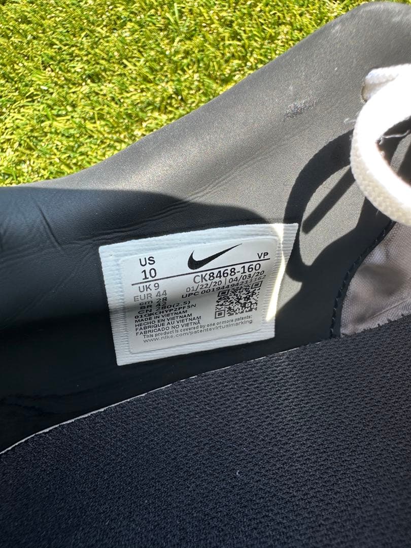 NIKEナイキ リアクト ファントムGT プロ TF(ホワイト×ピンク)