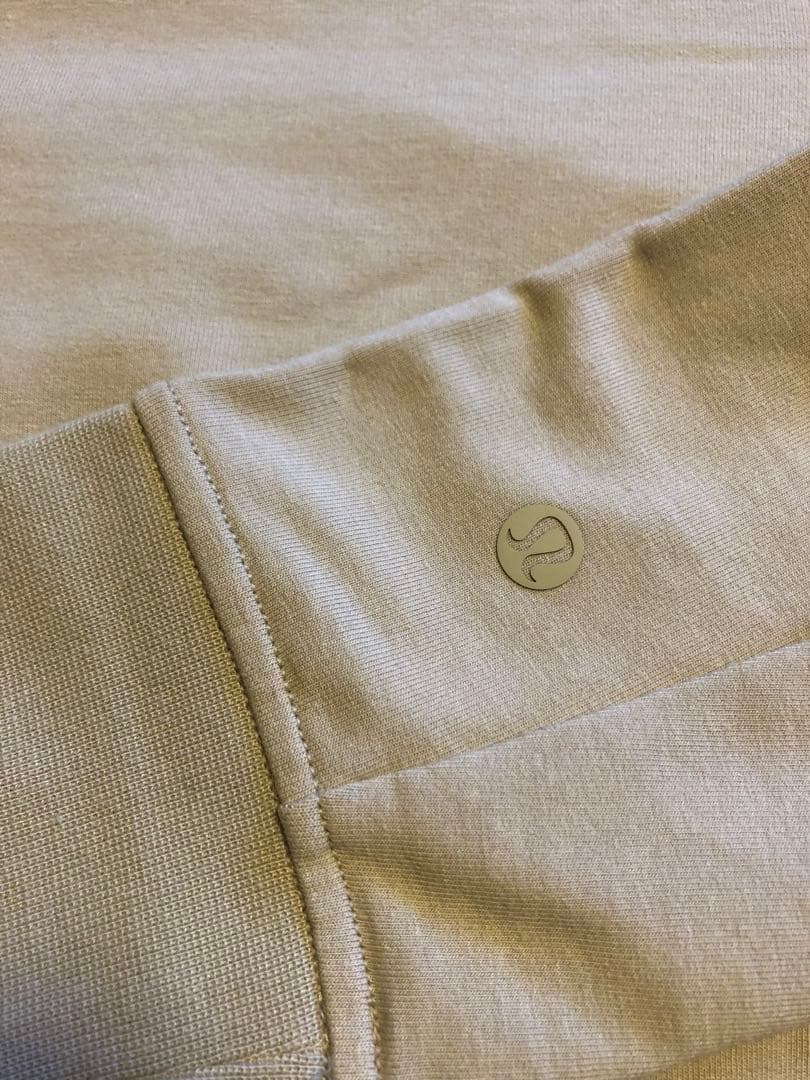 Lululemon フード付きベージュジャケット