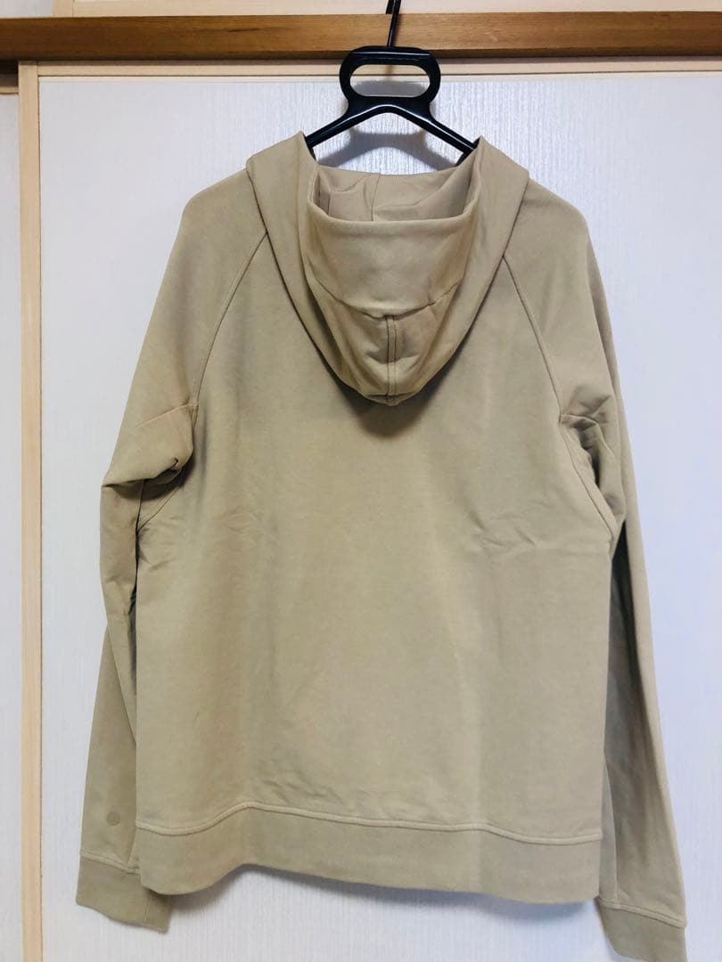 Lululemon フード付きベージュジャケット