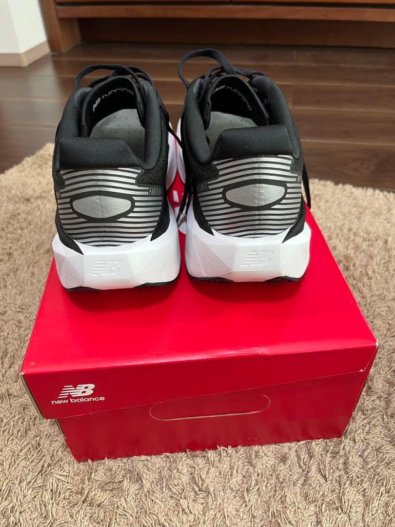 New Balance フューエルセル レベルv5 27.5㎝　ワイド