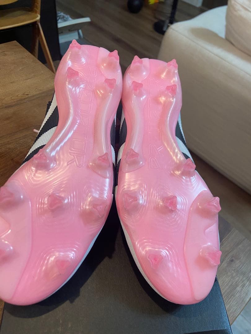 adidas Beckham ピンク スパイクシューズ