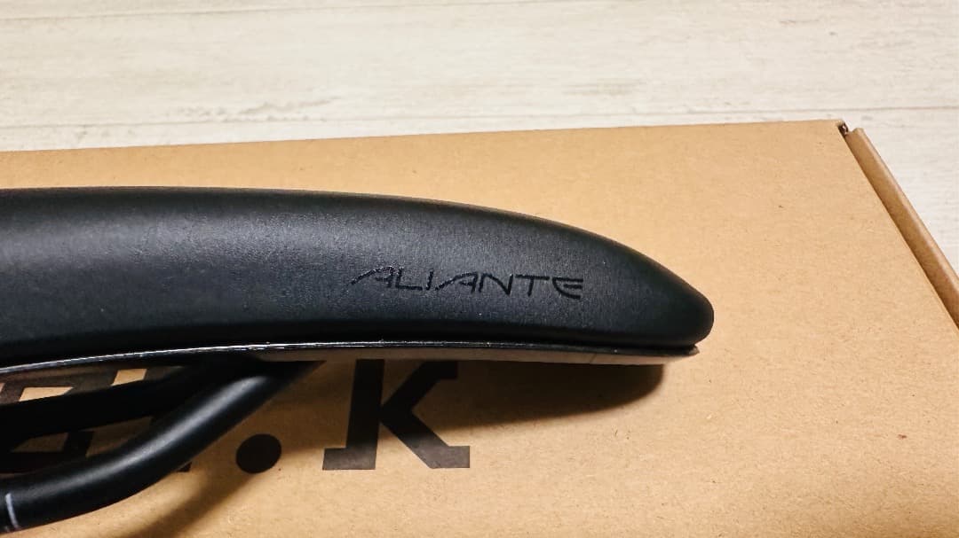 Fizik ALIANTE TEMPO R5 S-Alloyレール 145mm