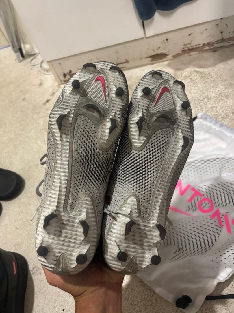 Nike Phantom サッカースパイク グレー/ピンク 収納袋付き