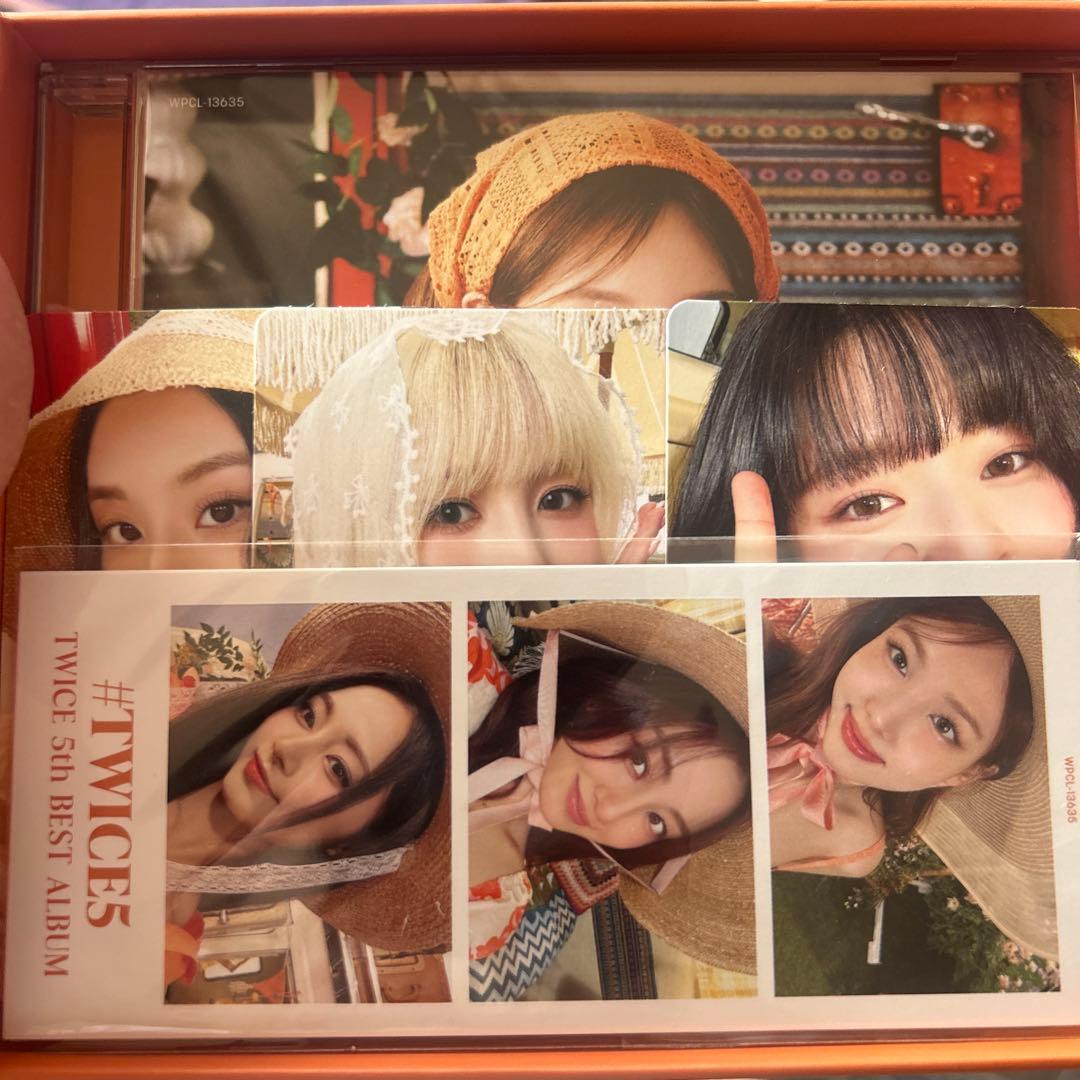 TWICEのCD．グッズです！！