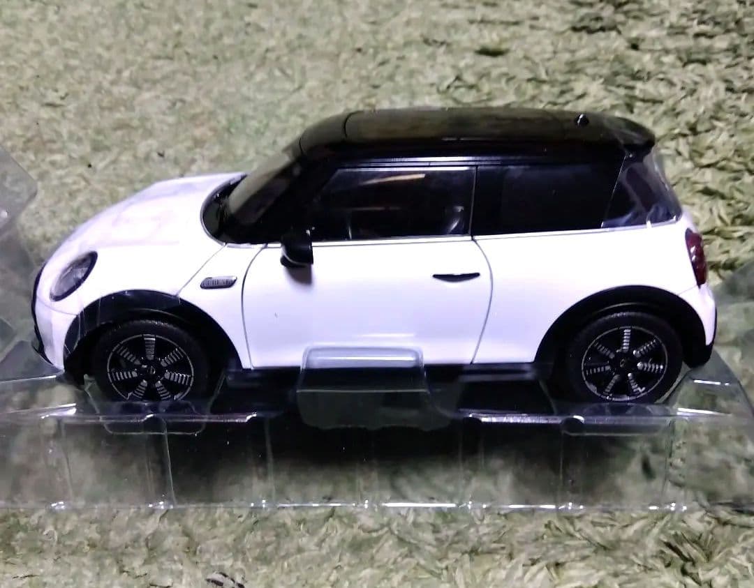 ミニクーパーS　ミニカー　1/18　模型　ミニクーパー　Mini Cooper