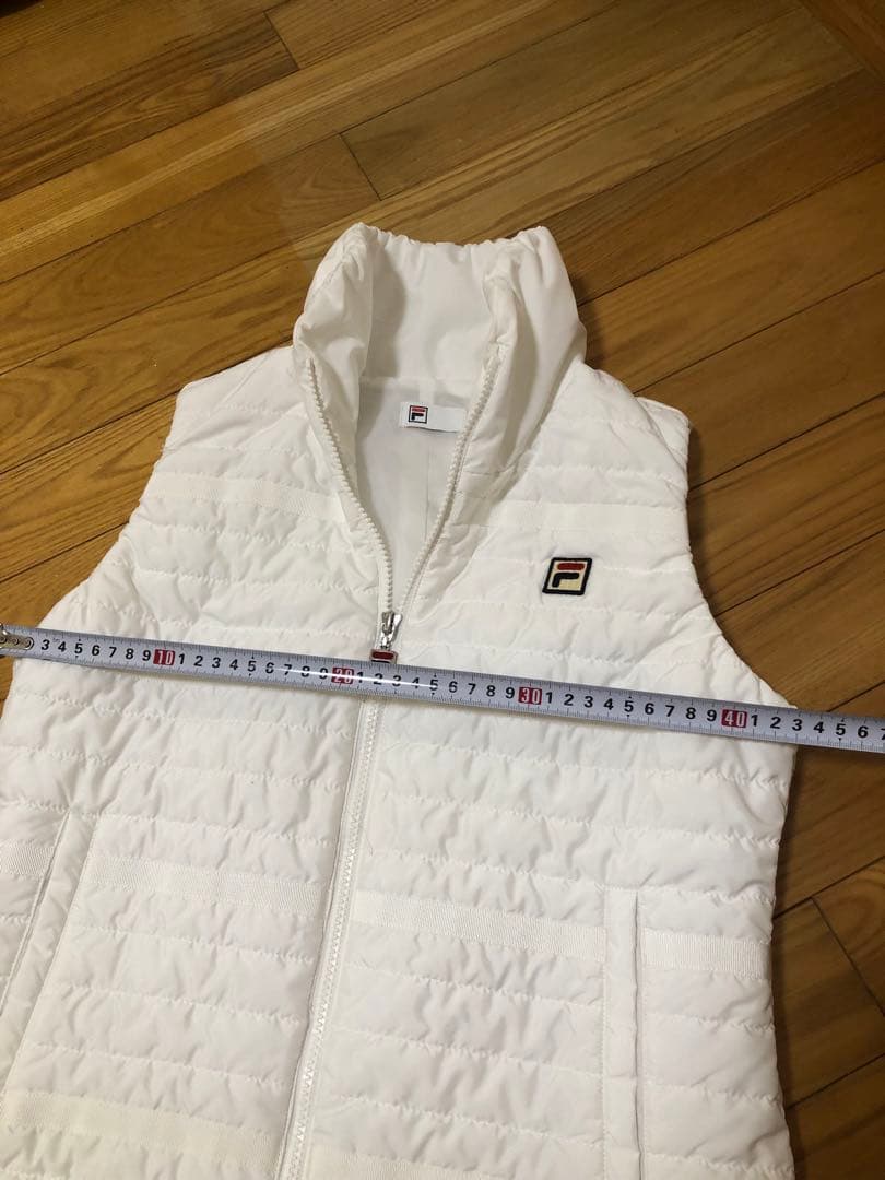 《週末お値下さげ》FILA フード付きホワイトベスト