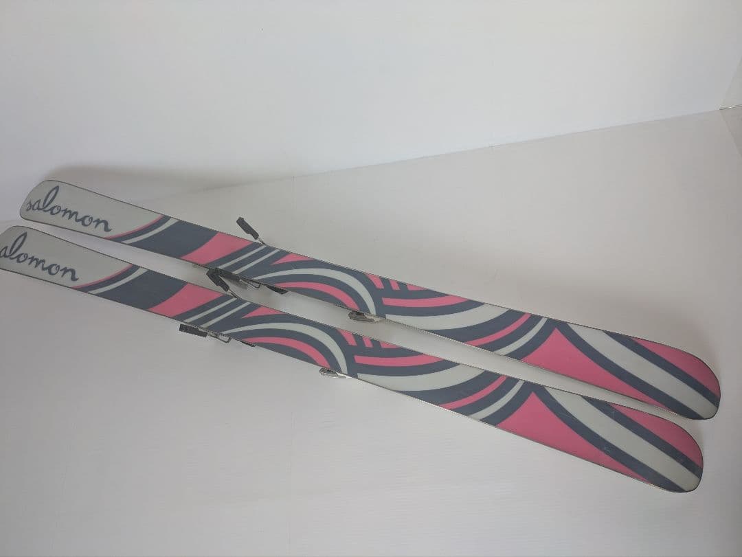 おひさまぱん 即購入OKです♪　サロモン 141cm カービングスキー