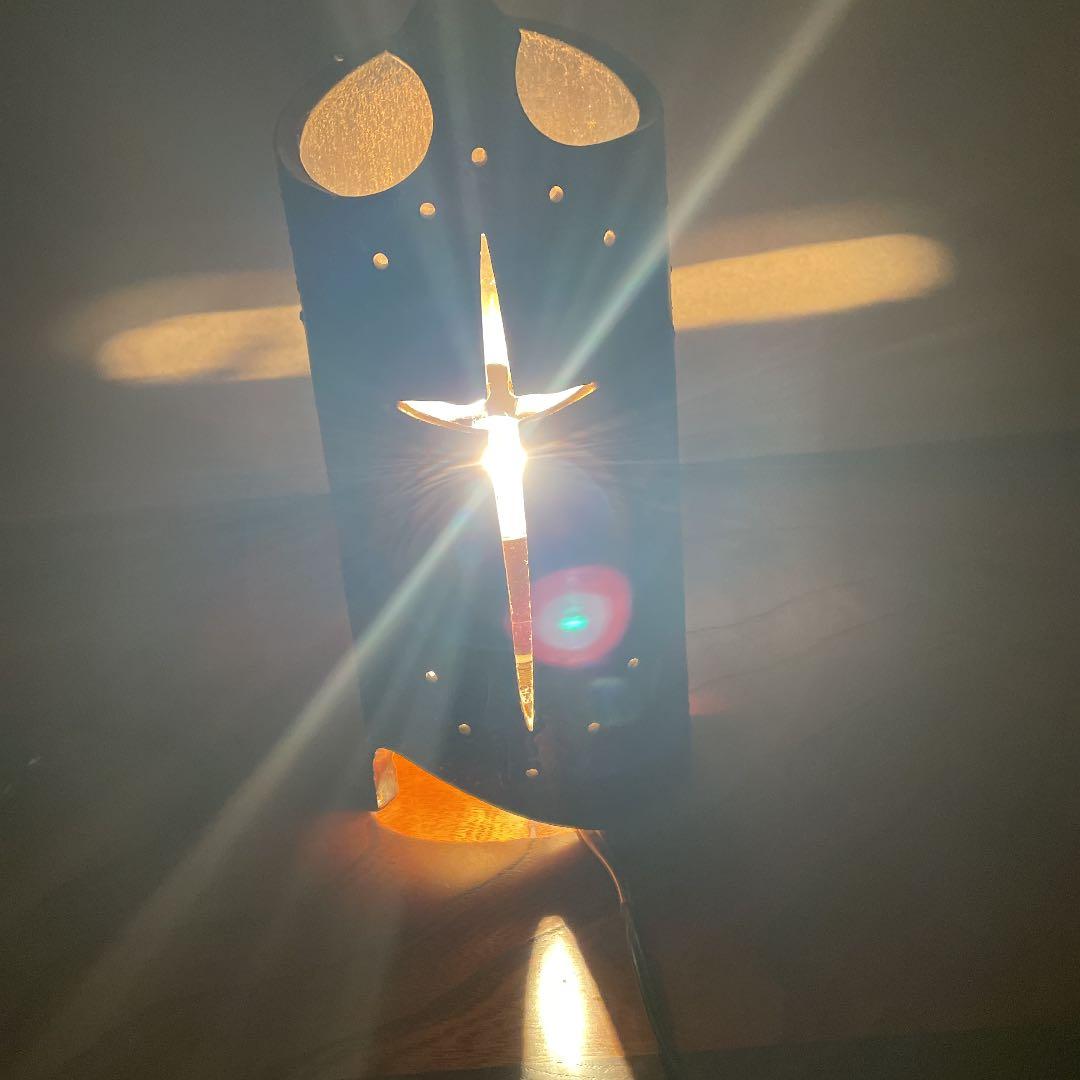 電気式ランプです。コンセントに挿してお使いください。
