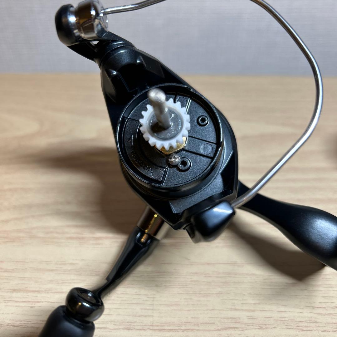 極美品　シマノ　22サハラ2500 リールスタンド