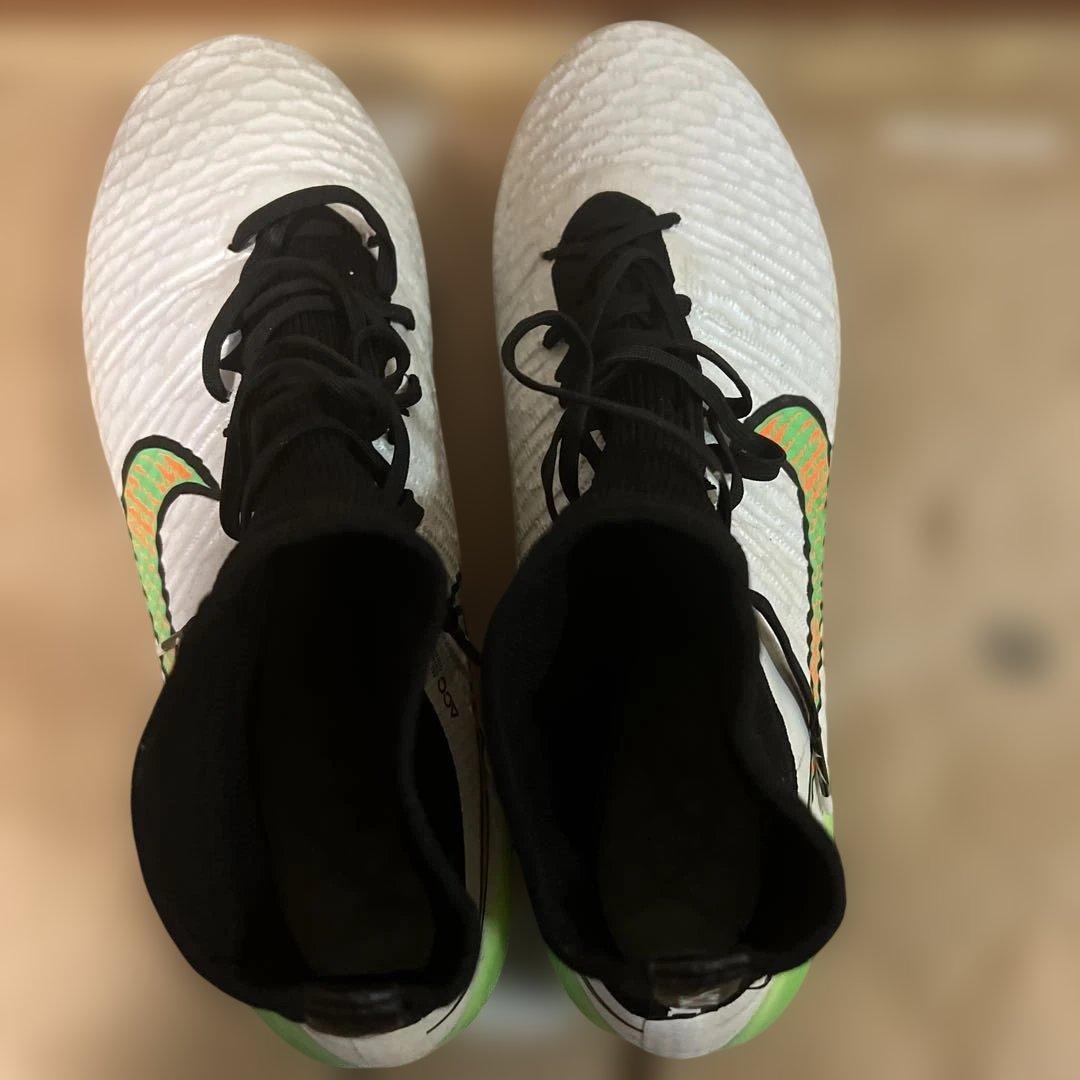 ひ*ん様 NIKEサッカースパイクMAGISTA27㌢